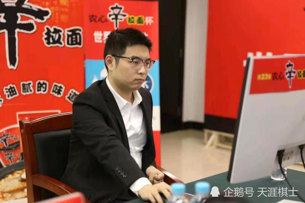 第61分钟，罗德里戈右侧下底传中，门前抢点的何塞卢高高跃起头槌破门！